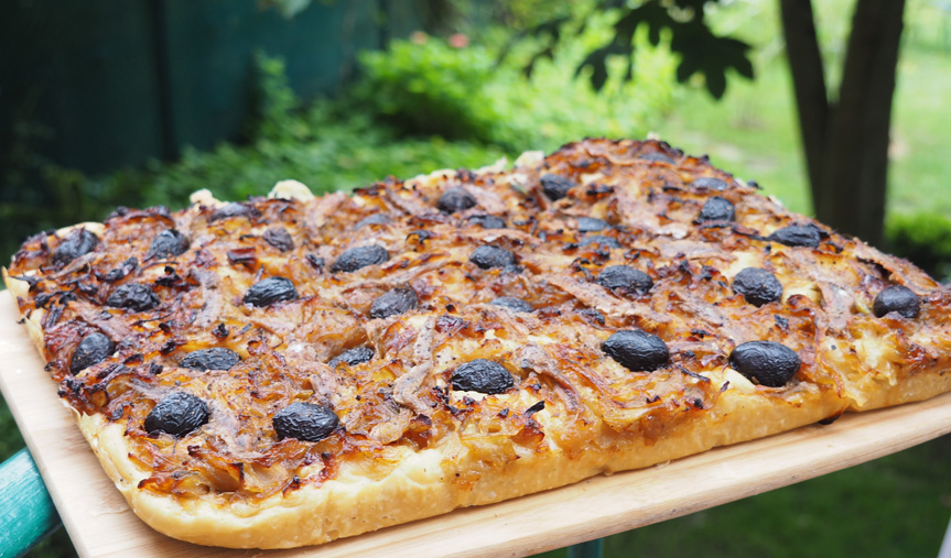 Plaque de pizza moitié anchois/pissaladiere Plaque de pizza